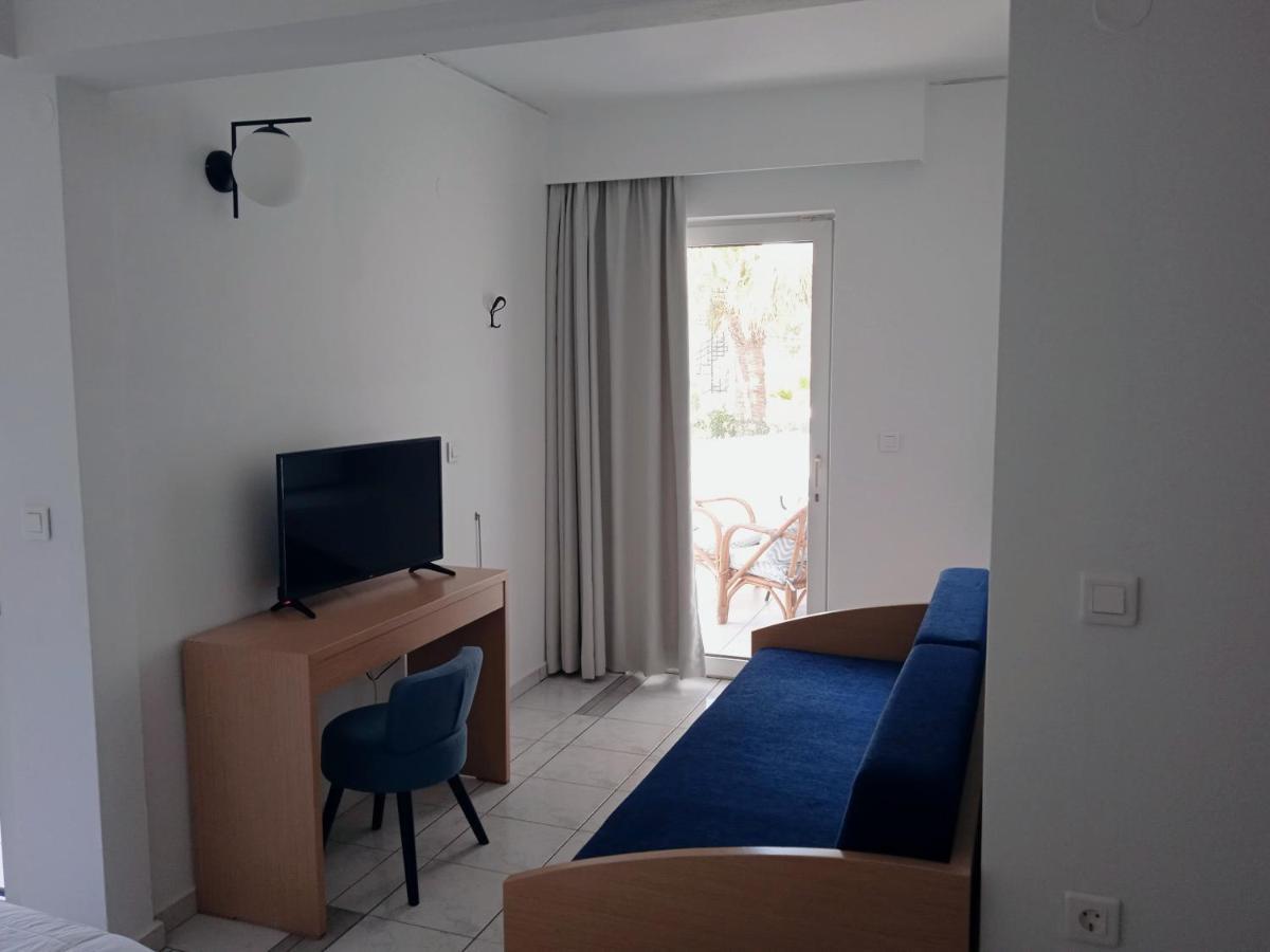 Pal Beach Palaiochora Dış mekan fotoğraf